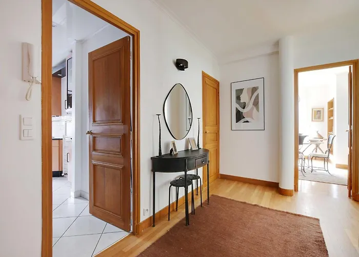 Elegant Parisian -2br 4p- Eiffel Tower Lägenhet Paris