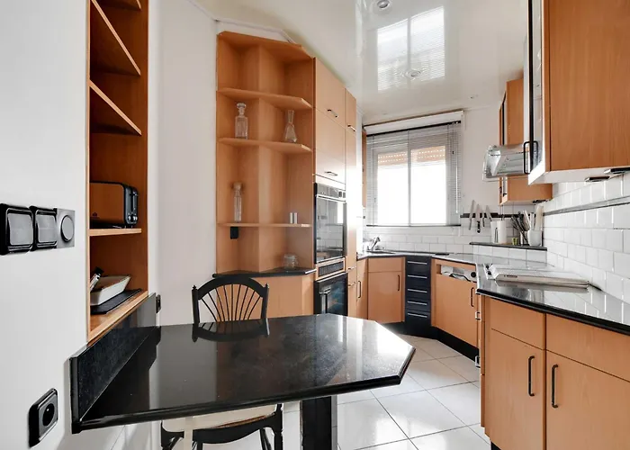 Elegant Parisian -2br 4p- Eiffel Tower Lägenhet Paris