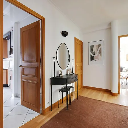 Elegant Parisian -2br 4p- Eiffel Tower Апартаменты Париж