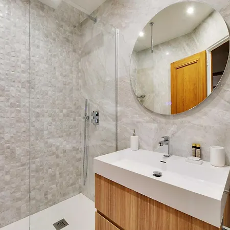 Elegant Parisian -2br 4p- Eiffel Tower Париж